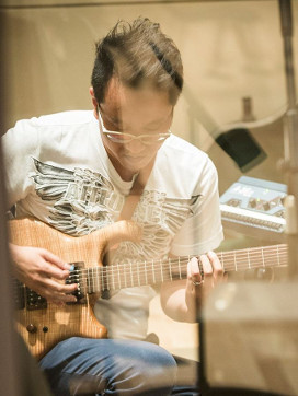 Hyuck Bang playing his Canton Custom Instrument