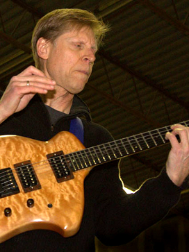 Mark Papagno playing his Canton Custom Instrument